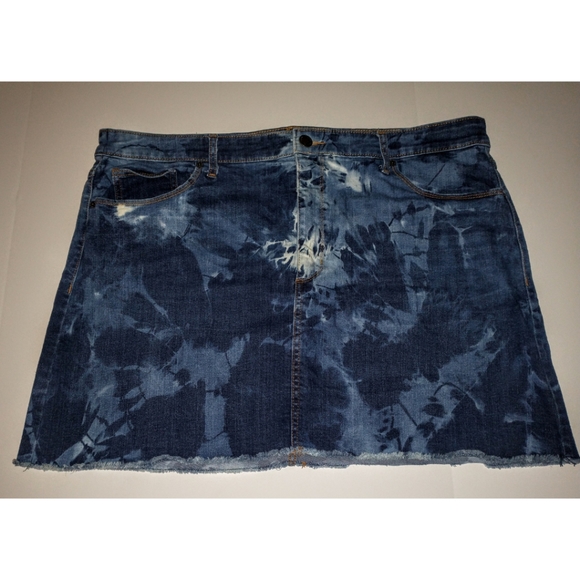 OOAK Tie Bleach Universal Thread Denim Mini - Picture 1 of 4
